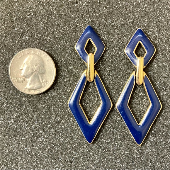 Earrings - Picture 2 of 3